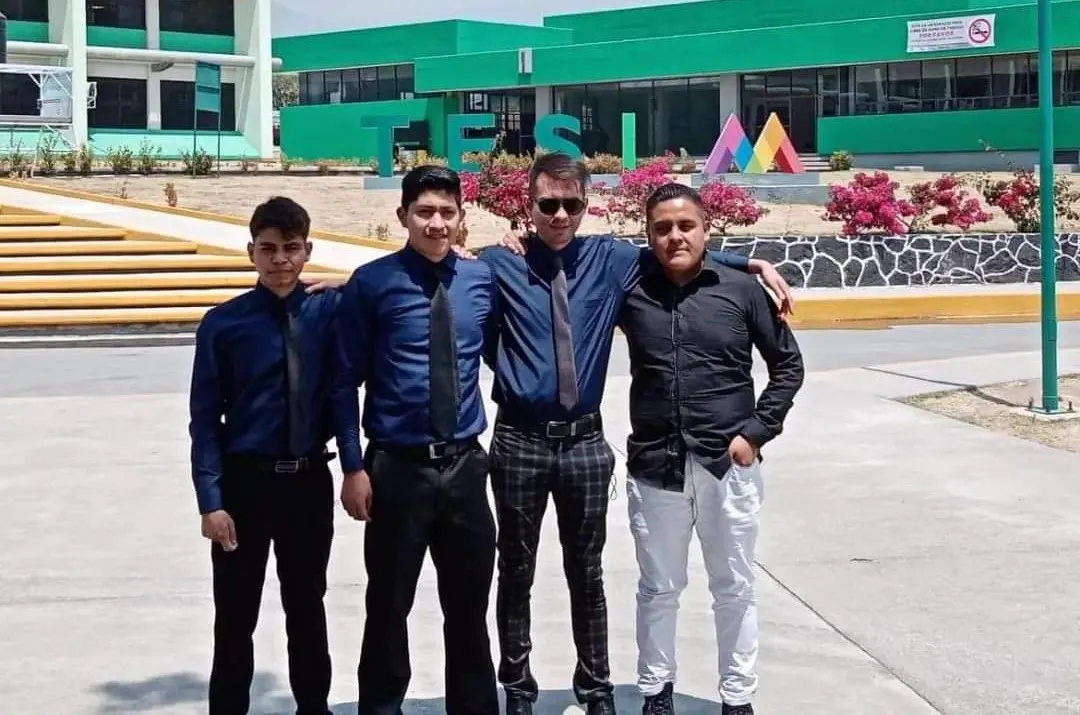Alexis Torres - Graduación como Ingeniero en Sistemas